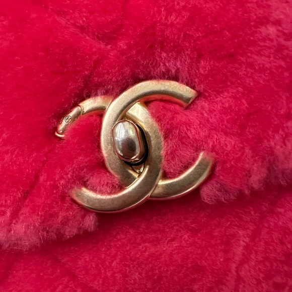 Chanel CC Quilted Shearling Chunky Chain Flap Bag - Picture 3 of 13